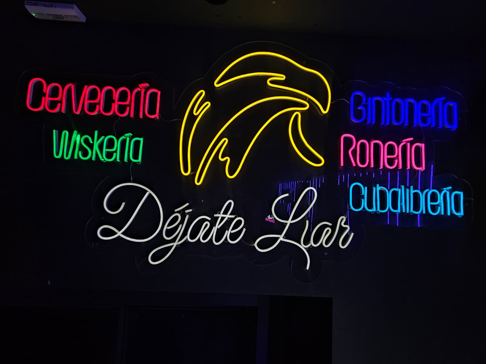 Decoración de neón del Lío El Bonillo